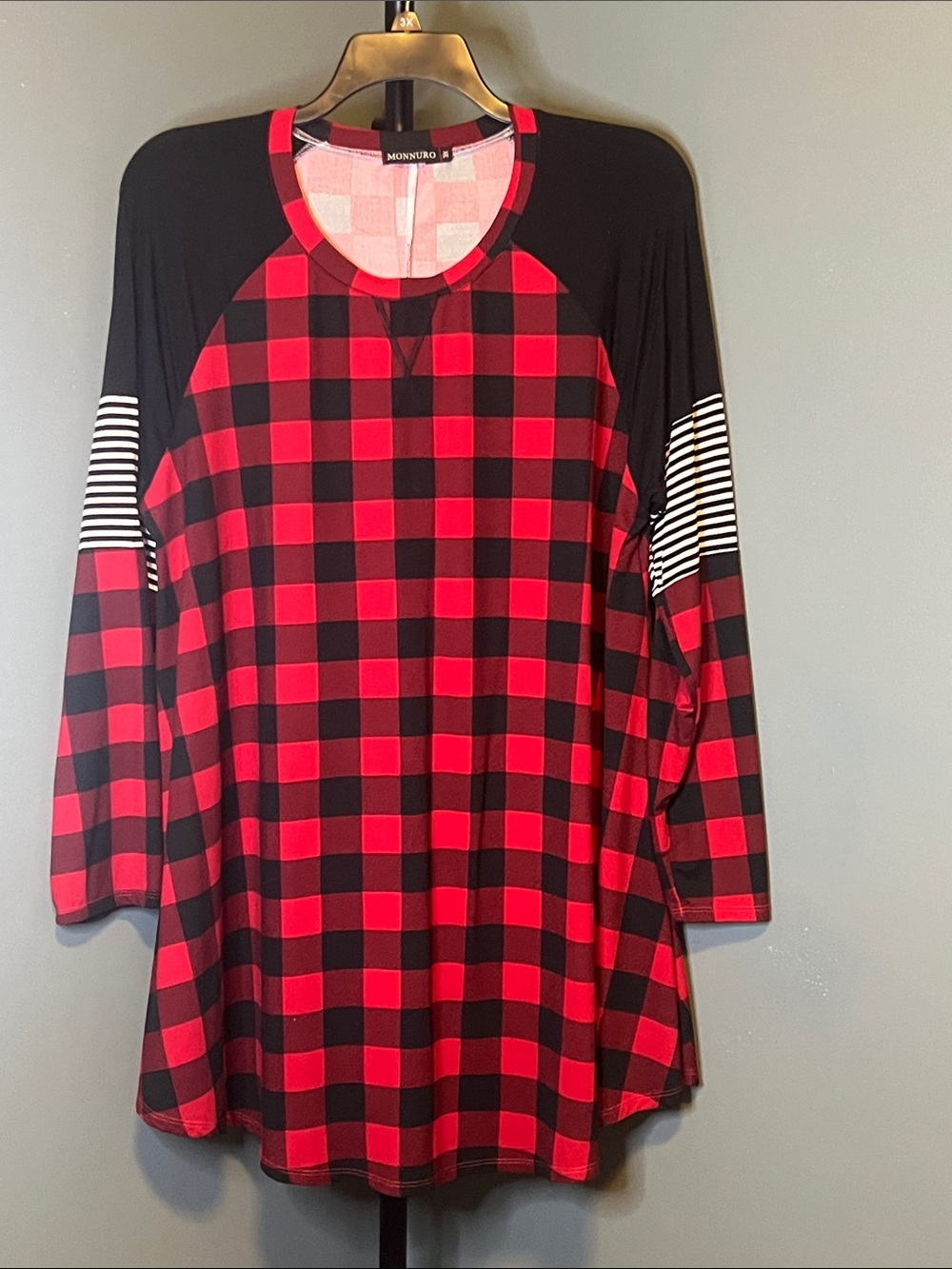 Monnuro Red Buffalo Plaid Raglan Long Sleeve Tee